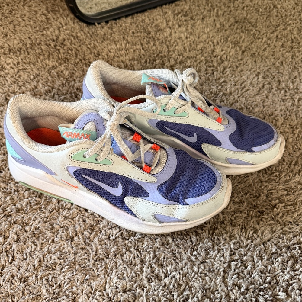 Nike Air Max Youth size 6.5Y Athletic low top White Sneakers shoes